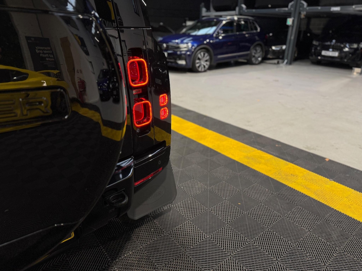 Used Land Rover Defender 110 for sale - 76965196: Photo 9