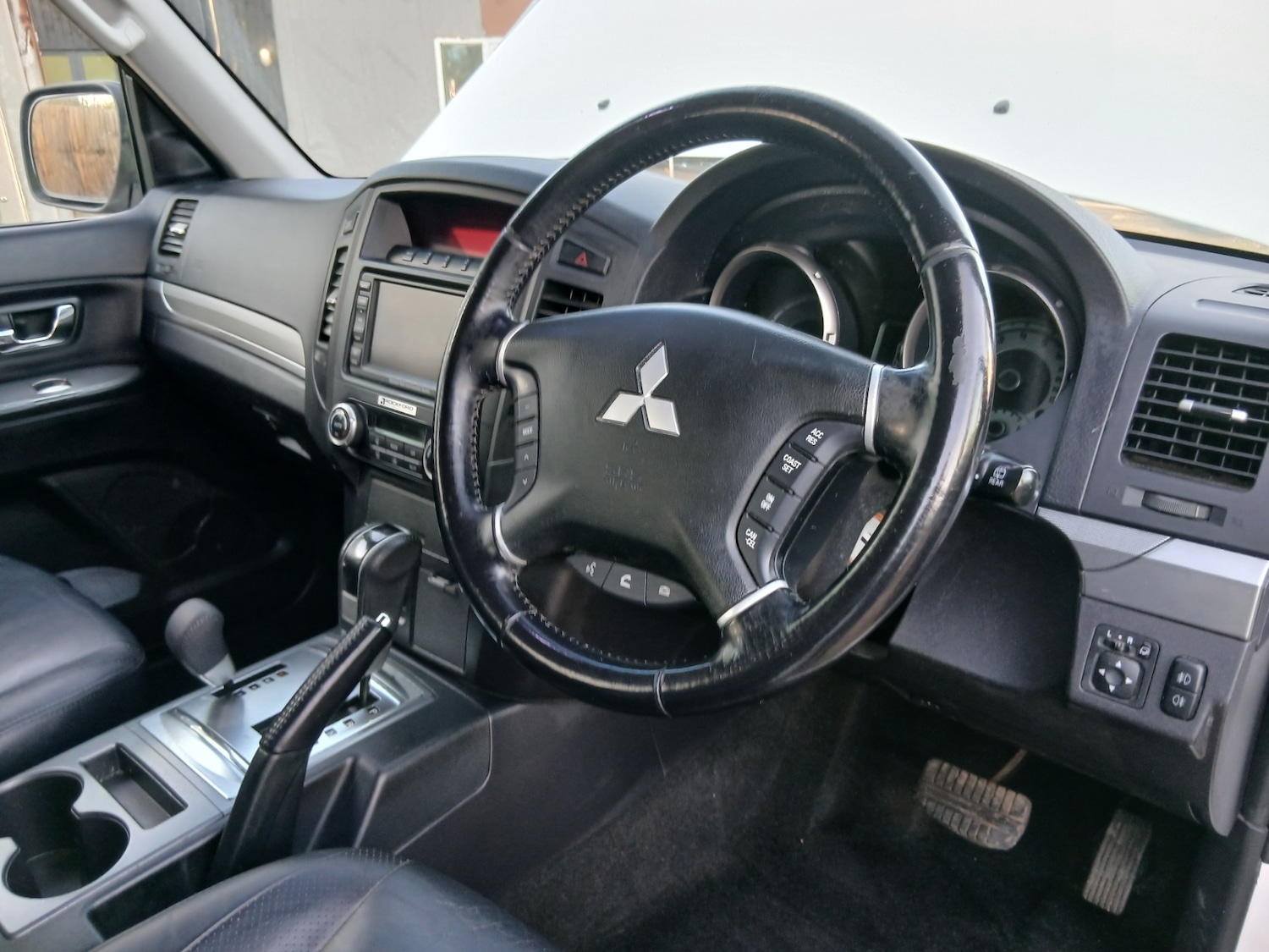 Used Mitsubishi Shogun 2010 for sale - 77353981: Photo 5