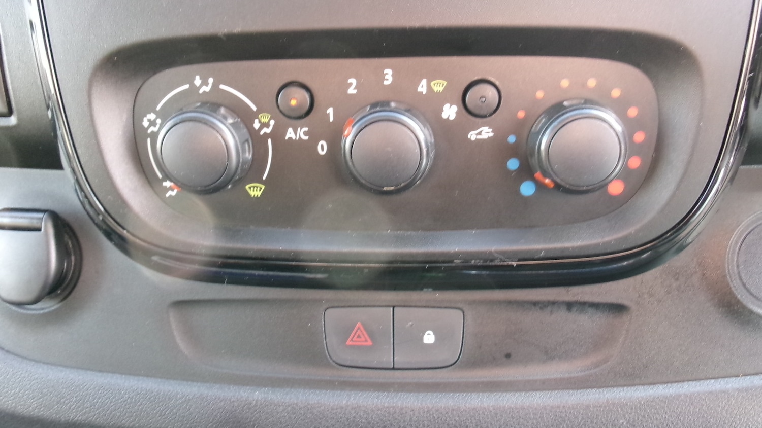 Used Vauxhall Vivaro 2016 for sale - 78045777: Photo 6