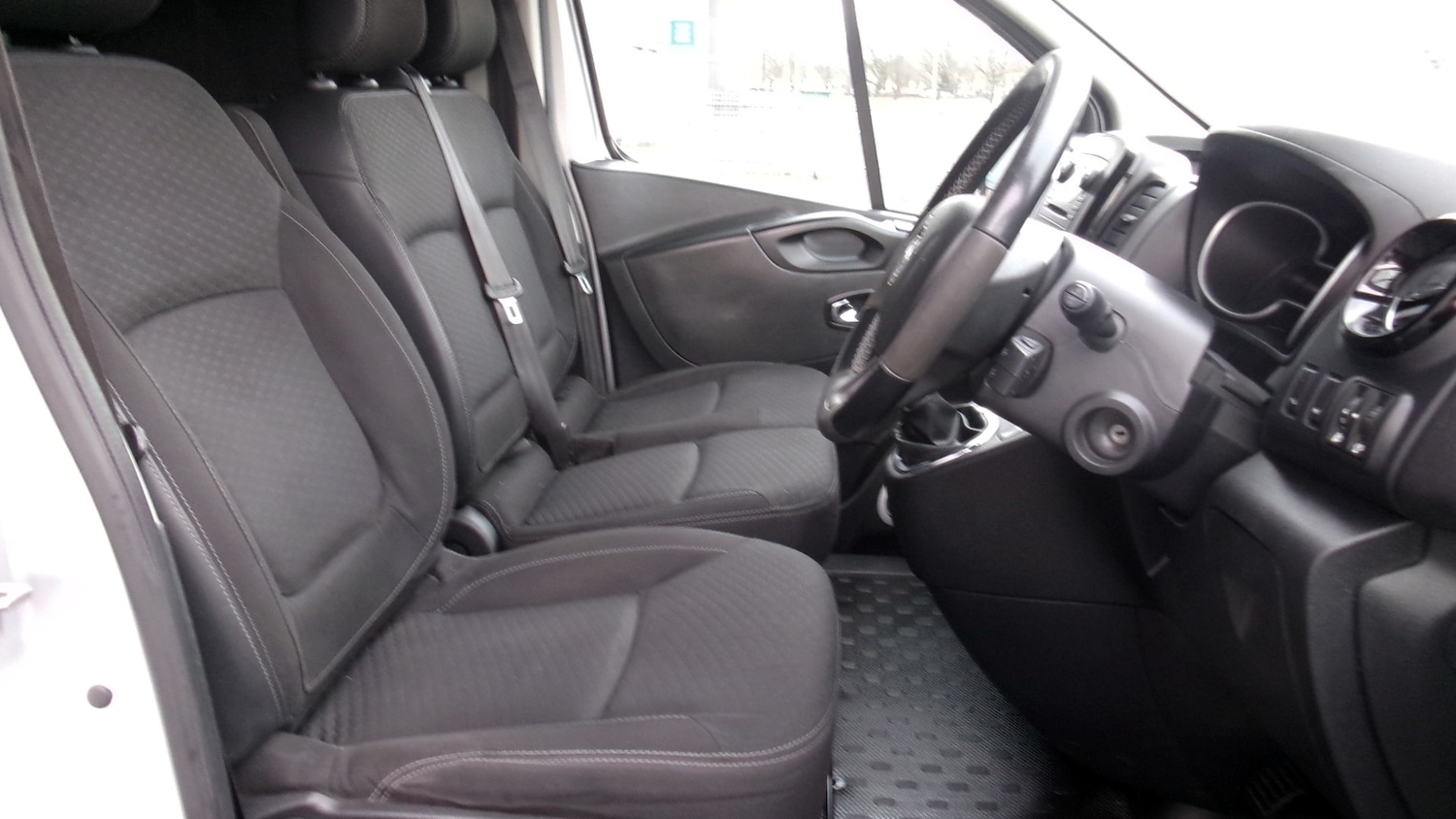 Used Vauxhall Vivaro 2018 for sale - 78064496: Photo 3