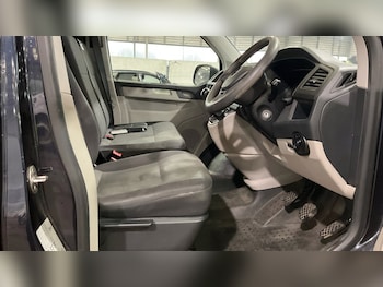 Used Volkswagen Transporter 2019 for sale - 76450429: Photo