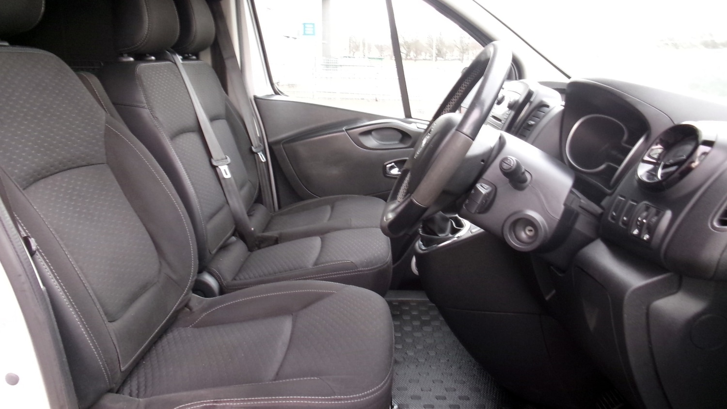 Used Vauxhall Vivaro 2018 for sale - 77198289: Photo 3