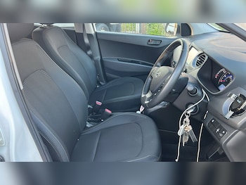 Used Hyundai i10 2019 for sale - 76413356: Photo