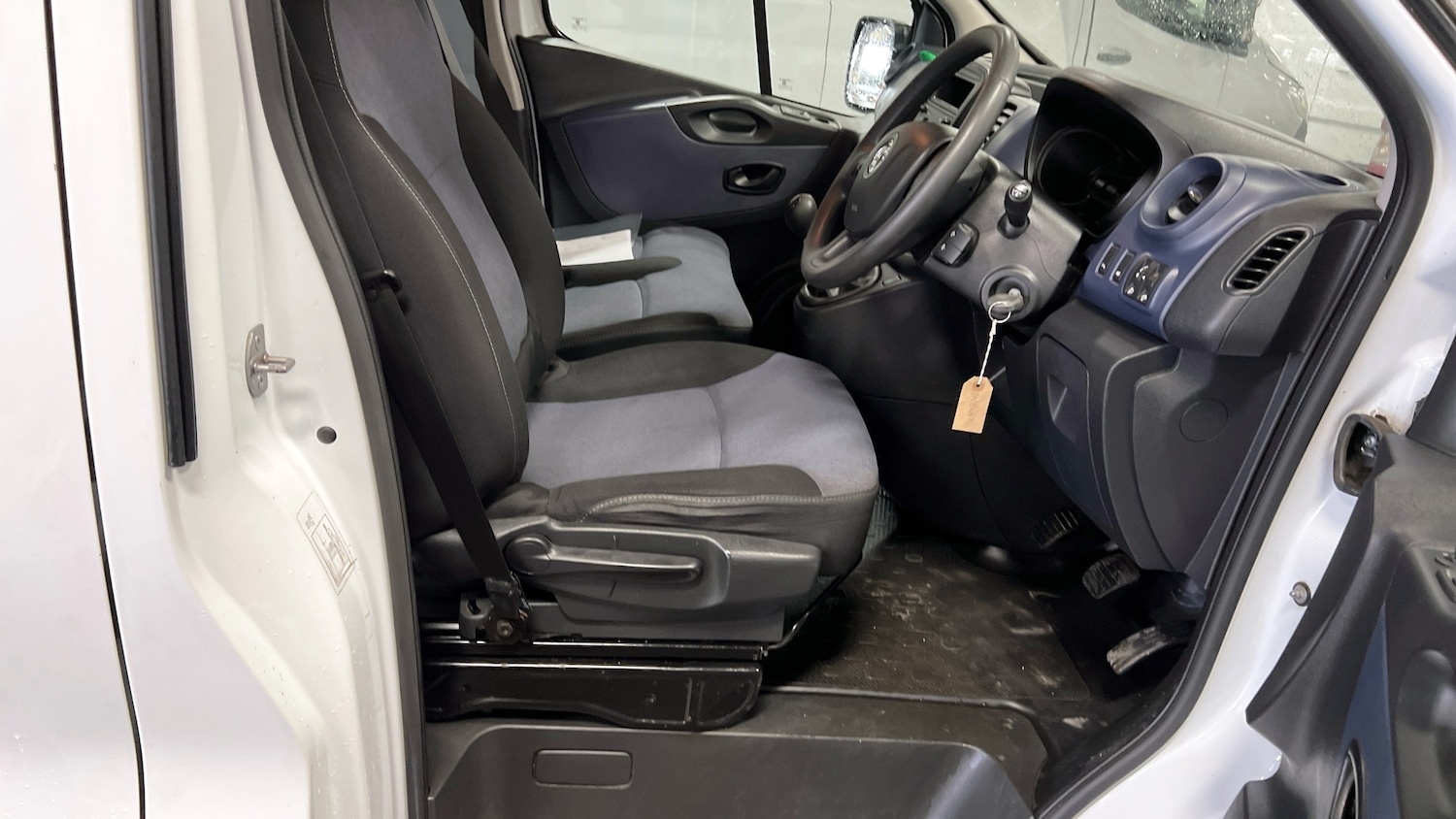Used Vauxhall Vivaro 2015 for sale - 77490648: Photo 3
