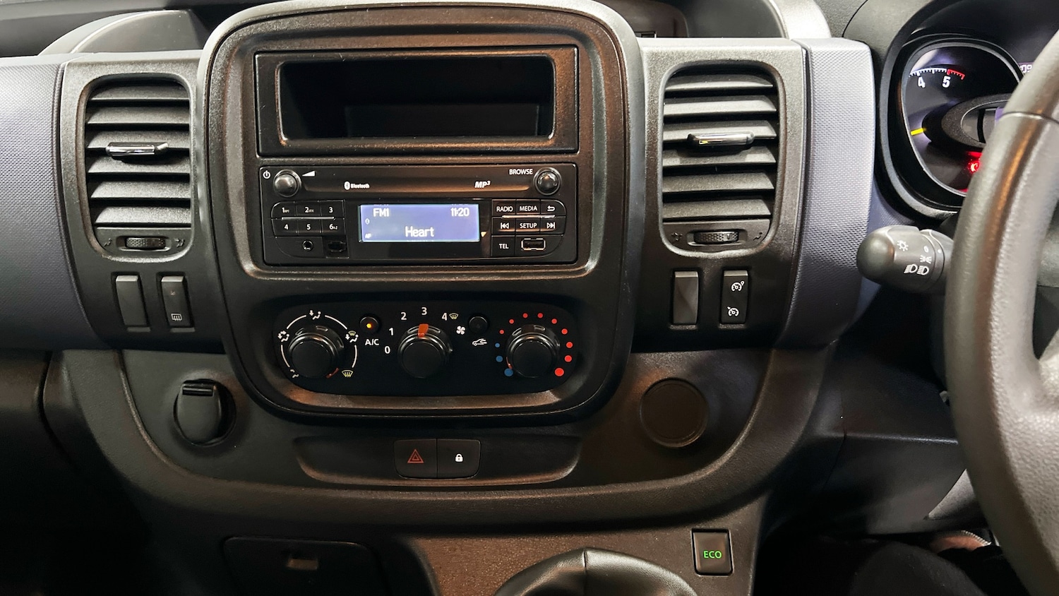 Used Vauxhall Vivaro 2015 for sale - 77490648: Photo 4