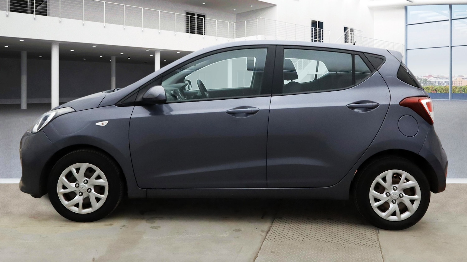 Used Hyundai i10 2017 for sale - 76626735: Photo 12