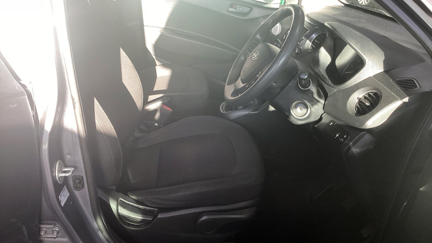 Used Hyundai i10 2017 for sale - 76626735: Photo 3