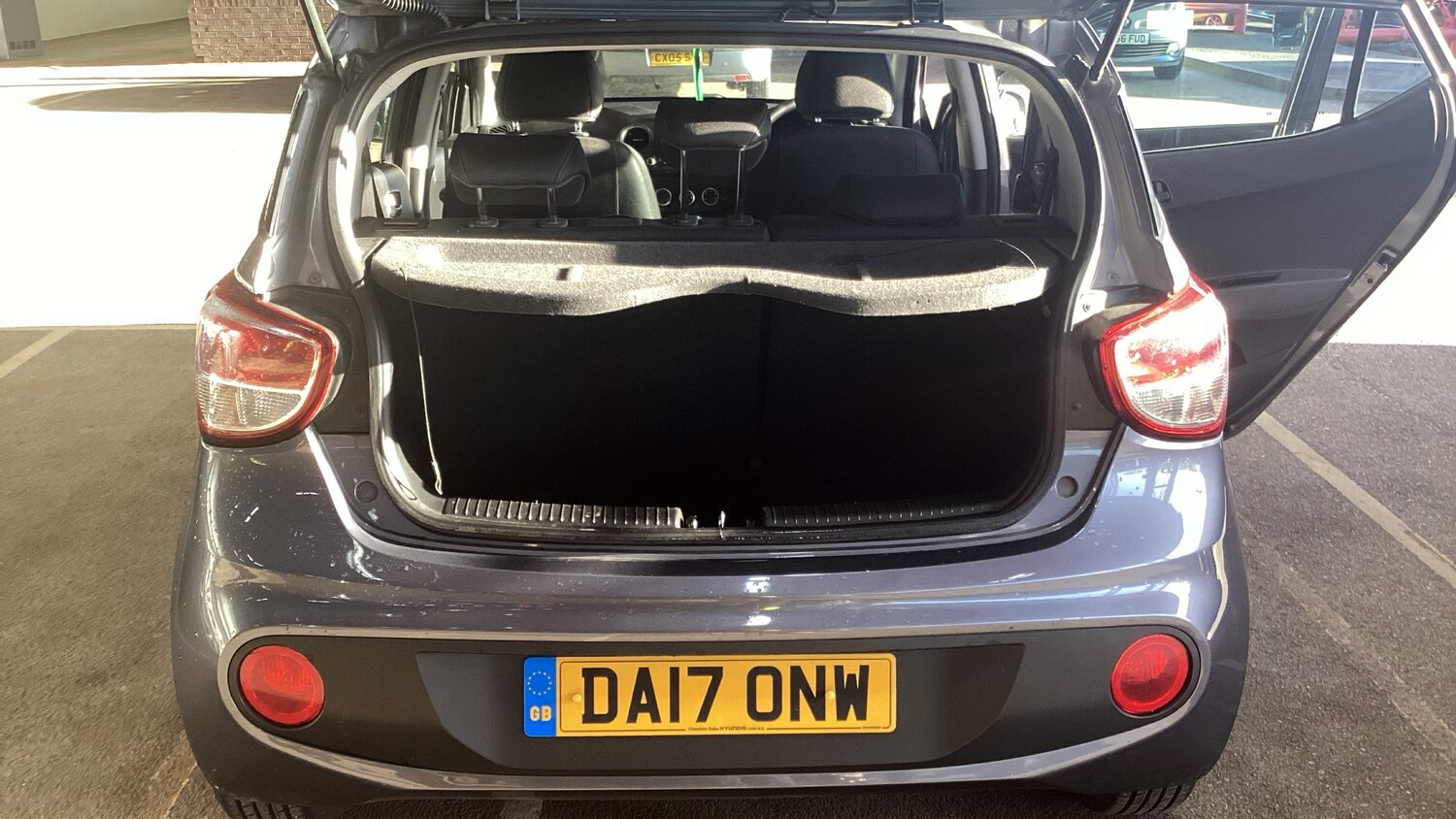 Used Hyundai i10 2017 for sale - 76626735: Photo 8