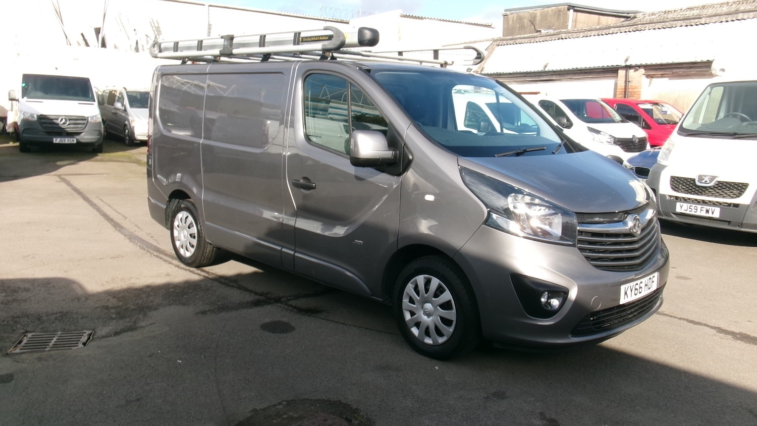Used Vauxhall Vivaro 2016 for sale - 77047878: Photo 2
