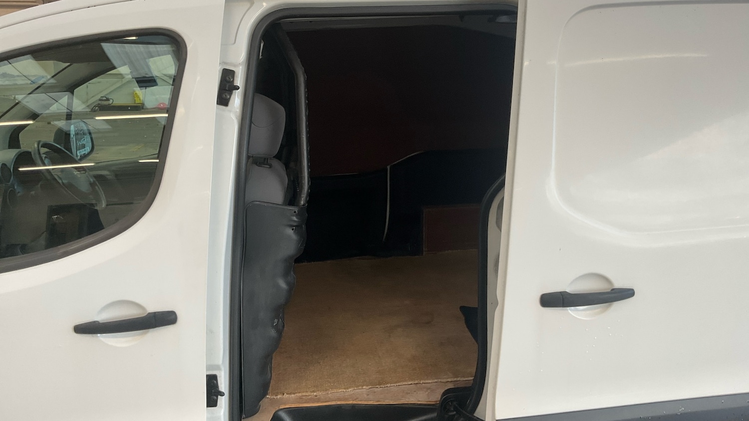 Used Peugeot Partner 2013 for sale - 76682386: Photo 10