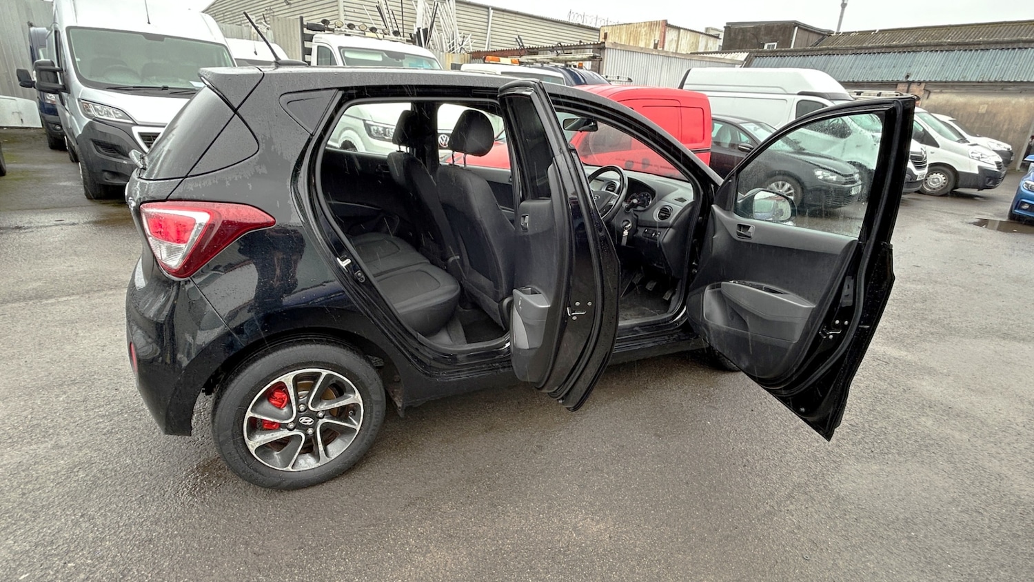 Used Hyundai i10 2018 for sale - 77904232: Photo 15