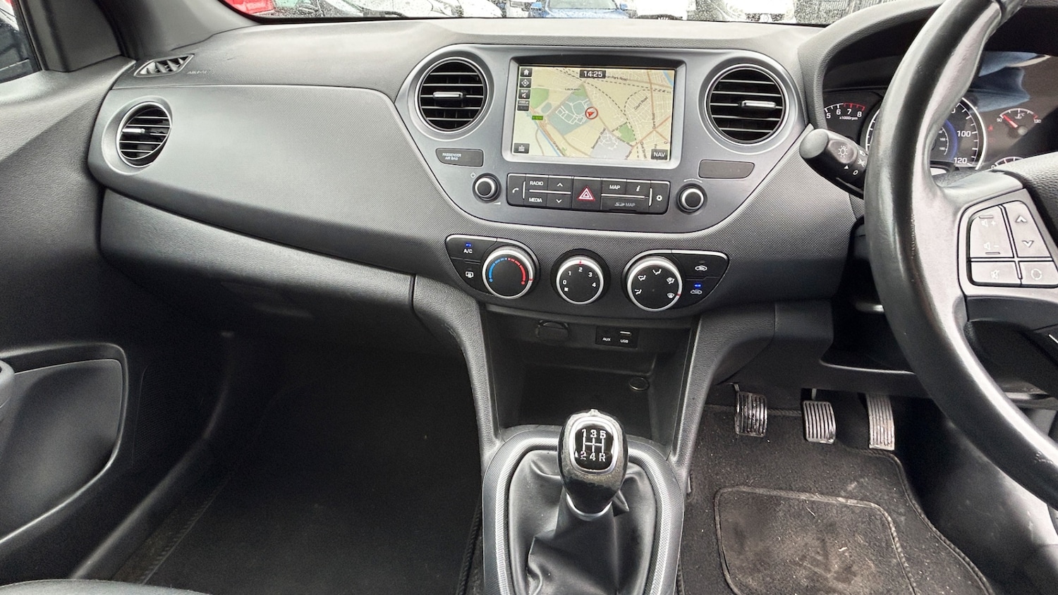 Used Hyundai i10 2018 for sale - 77904232: Photo 17