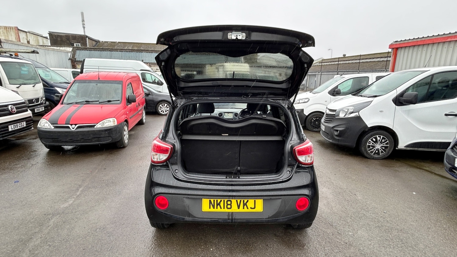 Used Hyundai i10 2018 for sale - 77904232: Photo 8