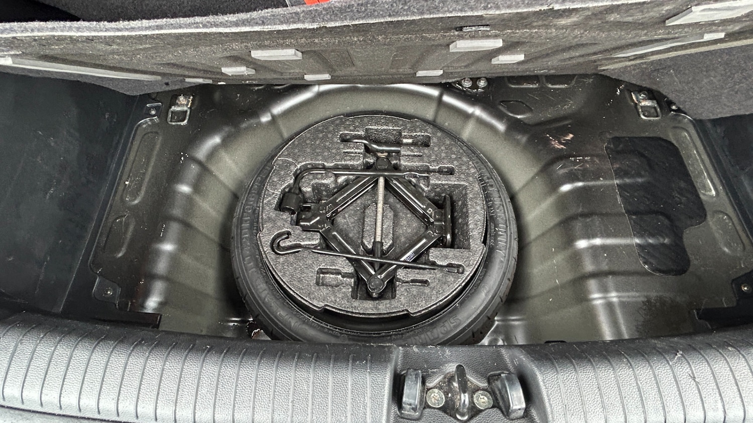 Used Hyundai i10 2018 for sale - 77904232: Photo 9