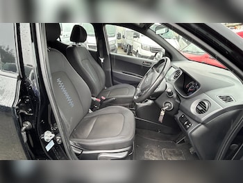 Used Hyundai i10 2018 for sale - 79053784: Photo
