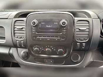 Used Vauxhall Vivaro 2016 for sale - 77077398: Photo