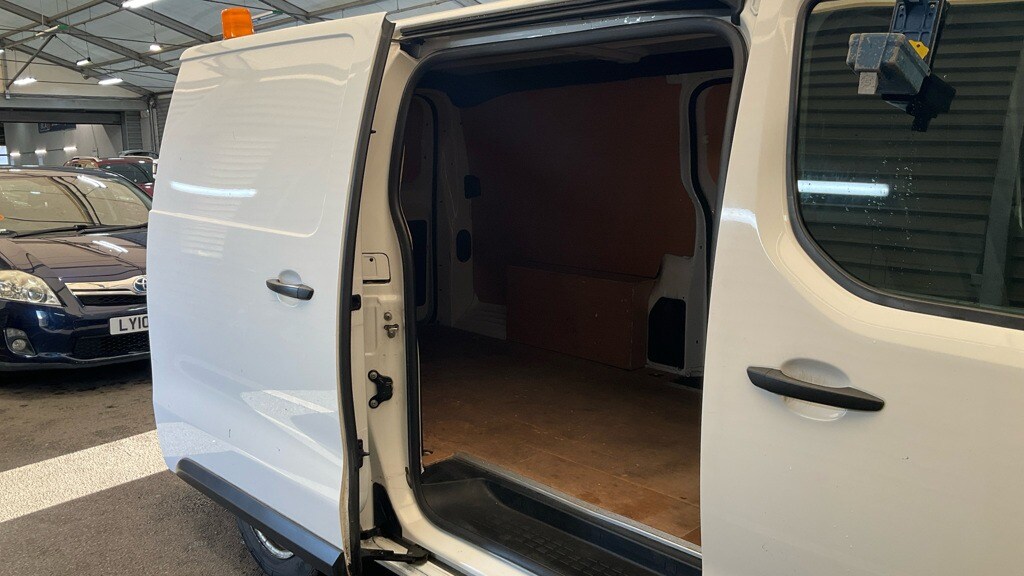 Used Vauxhall Vivaro 2022 for sale - 77745677: Photo 7