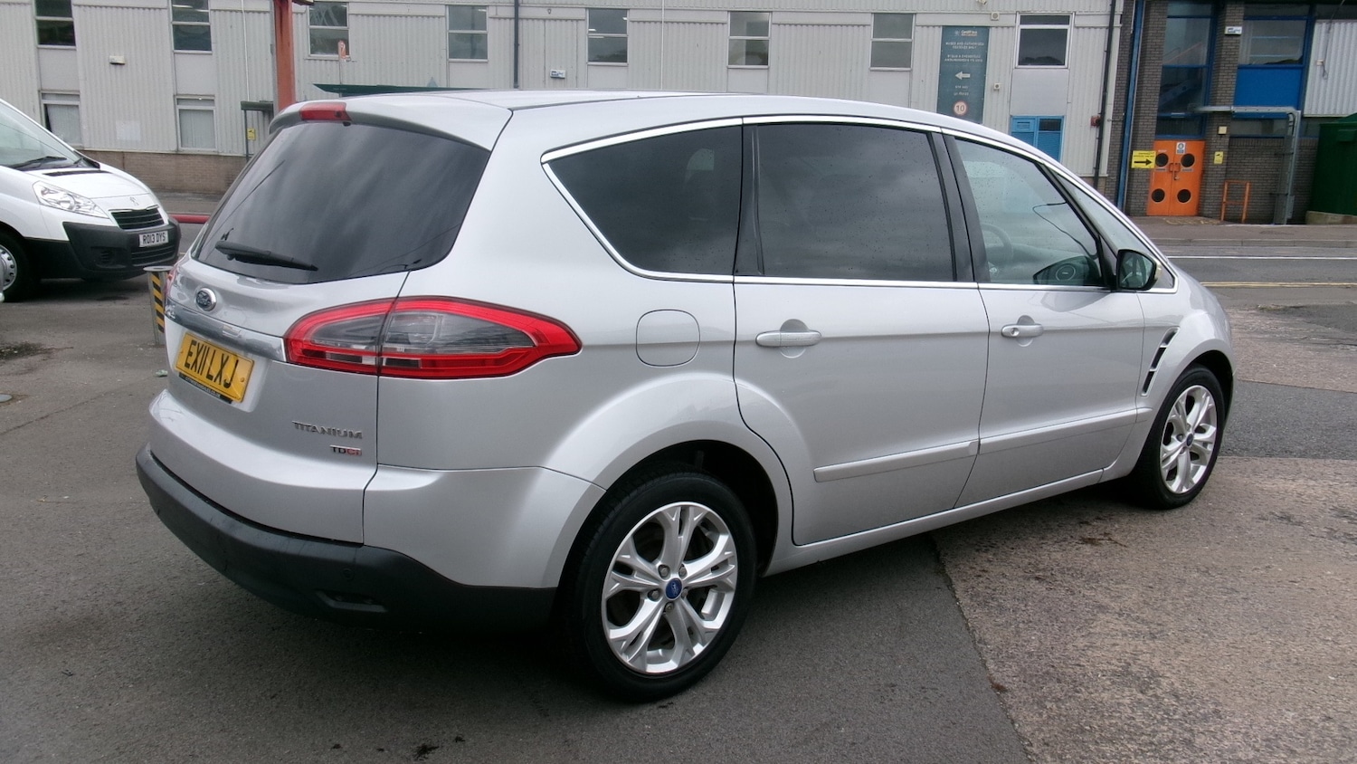 Used Ford S-Max 2011 for sale - 76290405: Photo 14