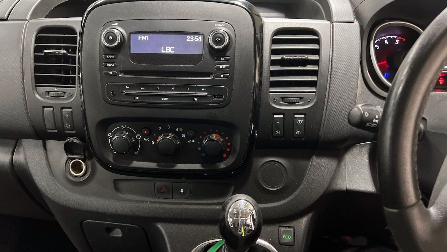 Used Vauxhall Vivaro 2017 for sale - 77045984: Photo 4