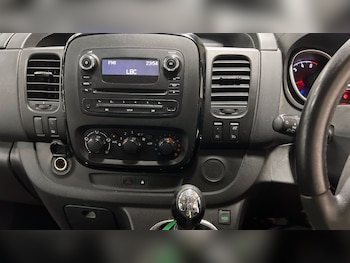 Used Vauxhall Vivaro 2017 for sale - 77045984: Photo