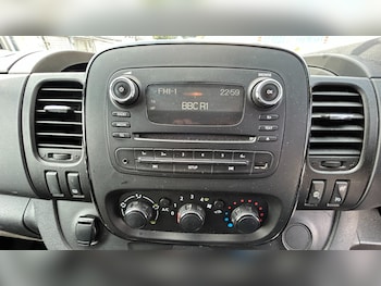 Used Vauxhall Vivaro 2018 for sale - 79100060: Photo