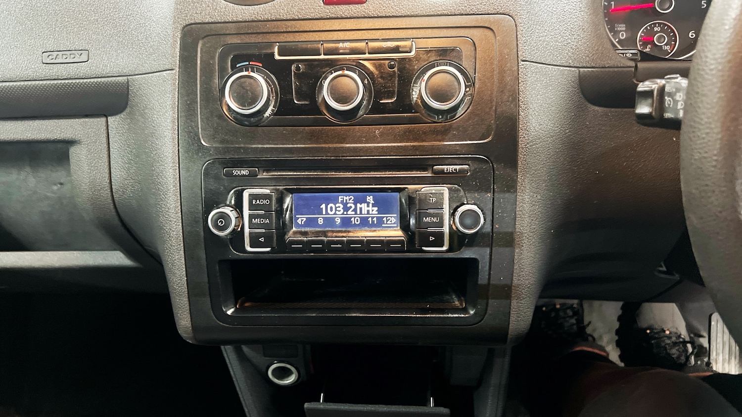 Used Volkswagen Caddy 2015 for sale - 77045794: Photo 4