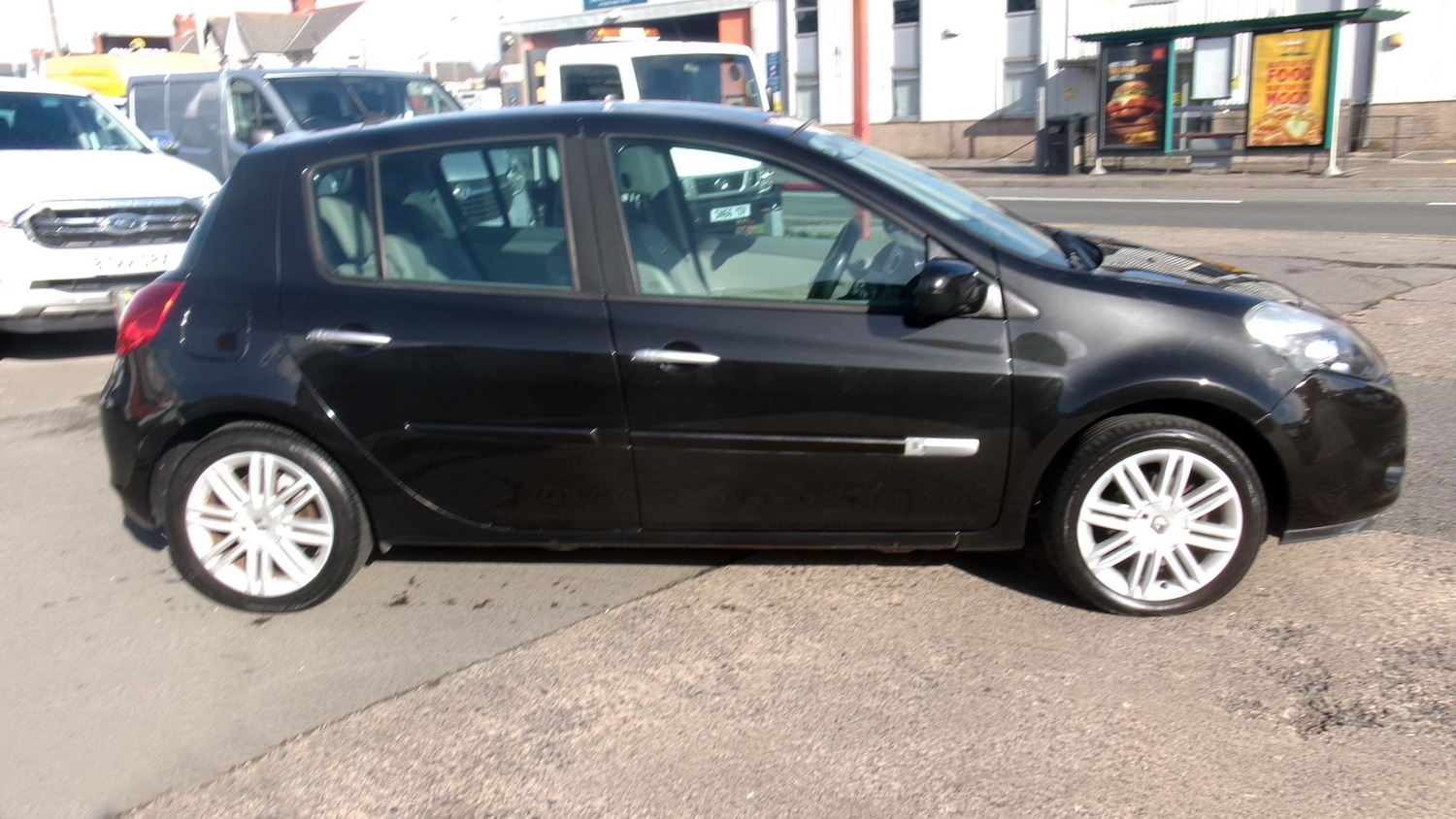 Used Renault Clio 2009 for sale - 76384726: Photo 16