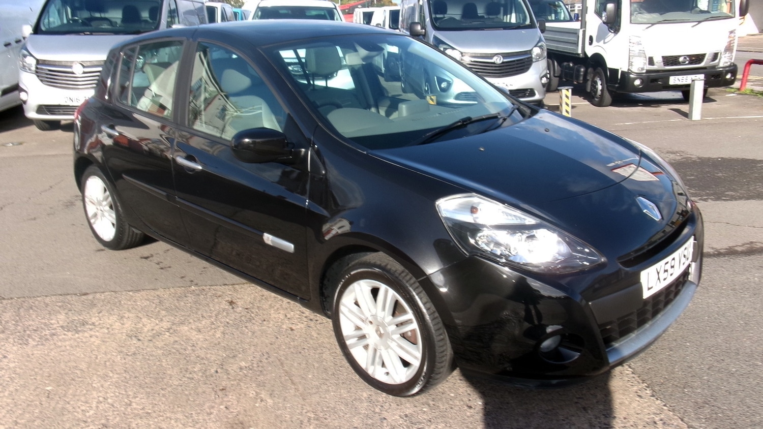 Used Renault Clio 2009 for sale - 76384726: Photo 2