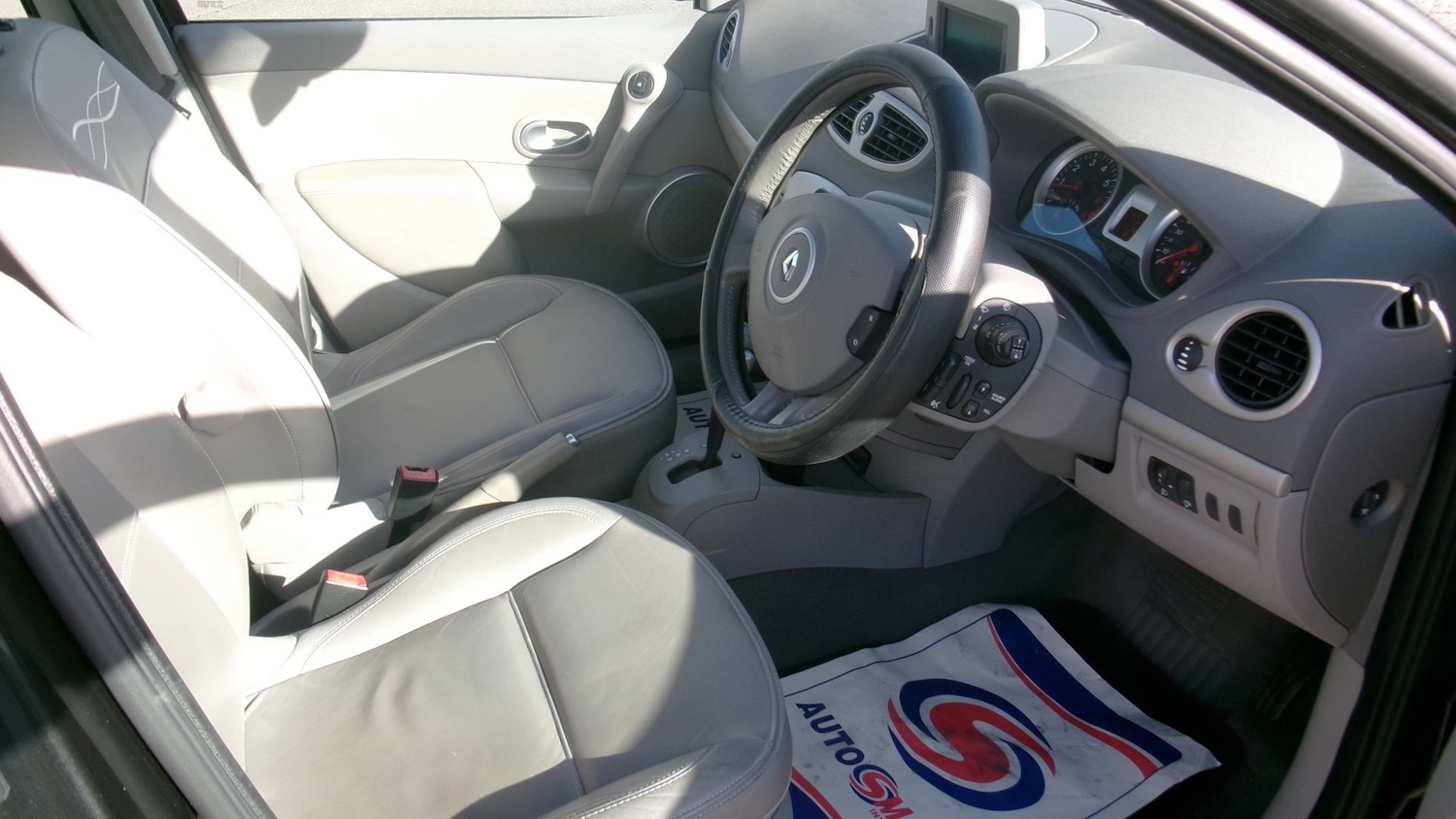 Used Renault Clio 2009 for sale - 76384726: Photo 3