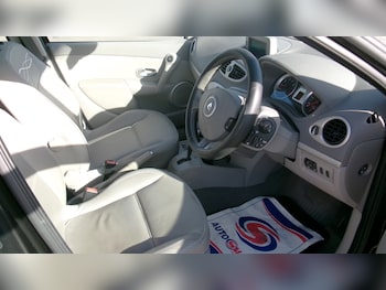 Used Renault Clio 2009 for sale - 76384726: Photo