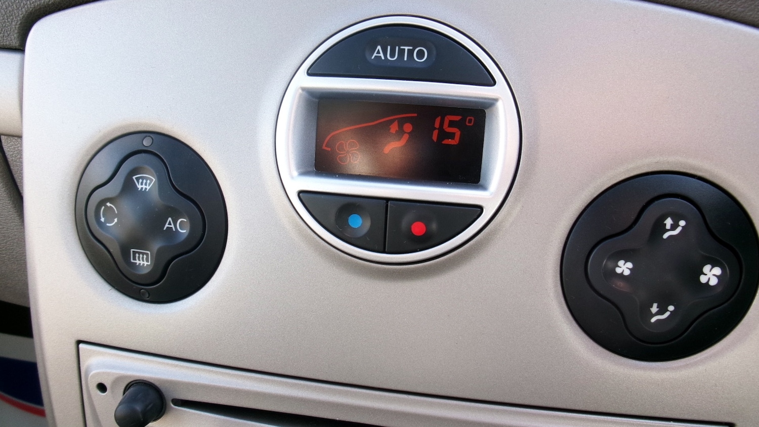 Used Renault Clio 2009 for sale - 76384726: Photo 4
