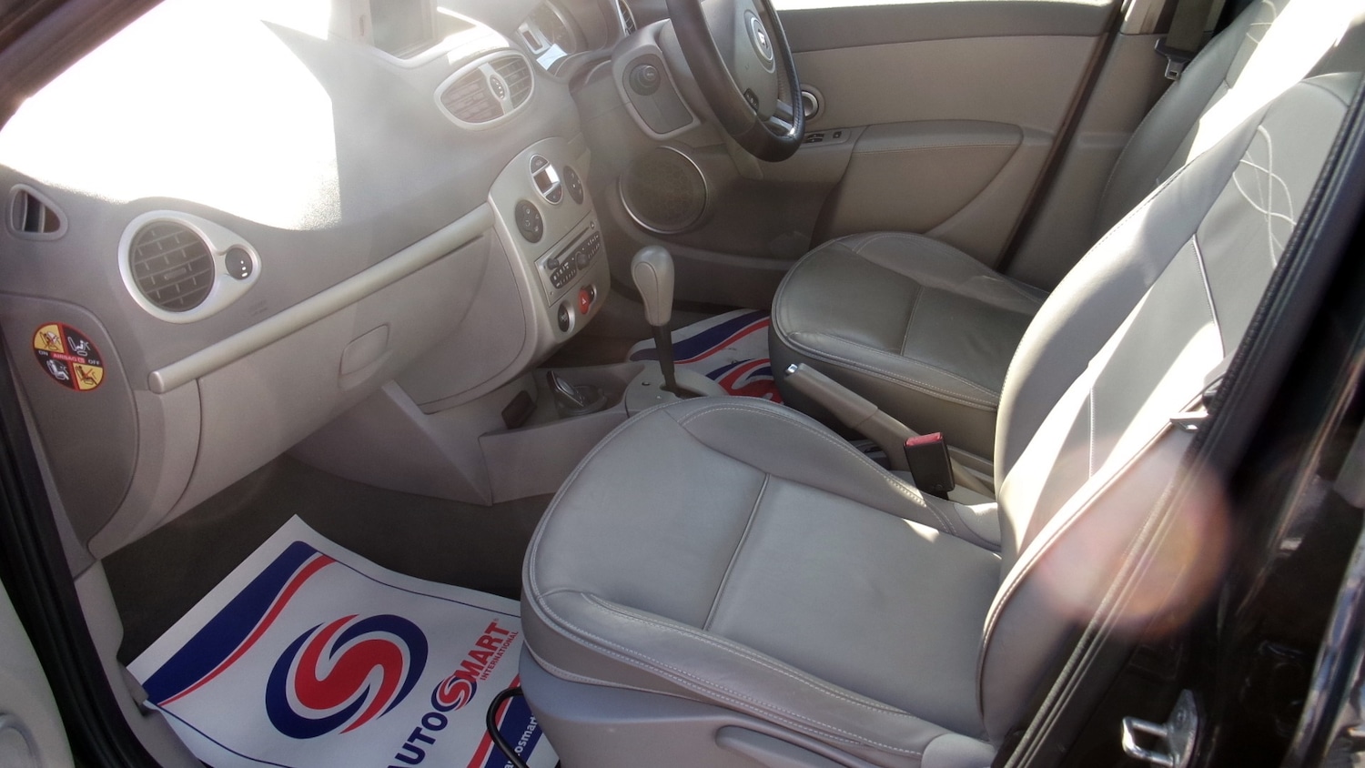 Used Renault Clio 2009 for sale - 76384726: Photo 9