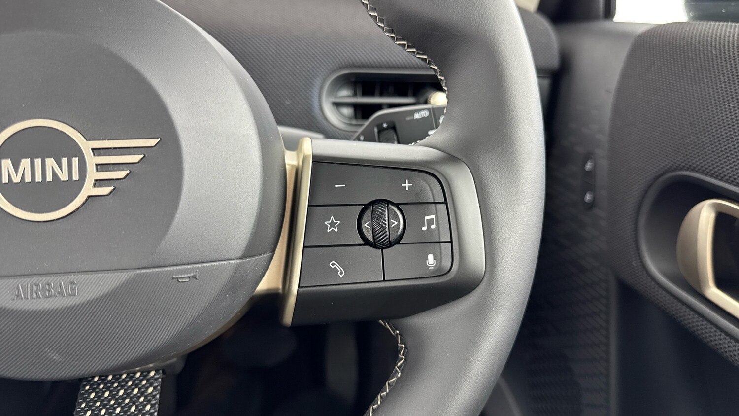 Used MINI Cooper 2024 for sale - 76643242: Photo 18