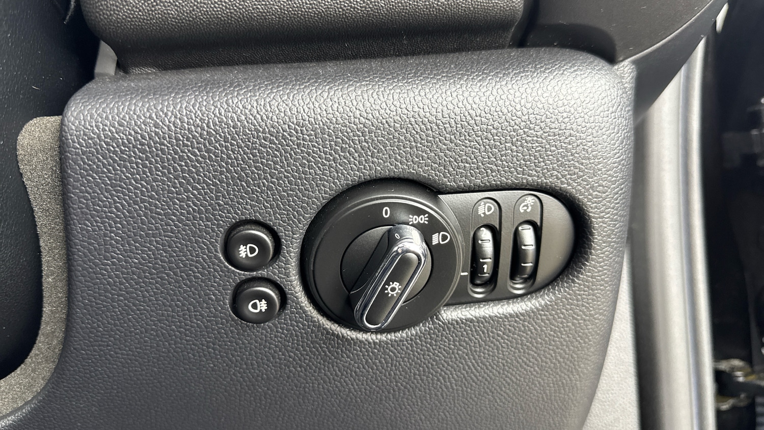 Used MINI Convertible 2018 for sale - 77303402: Photo 25