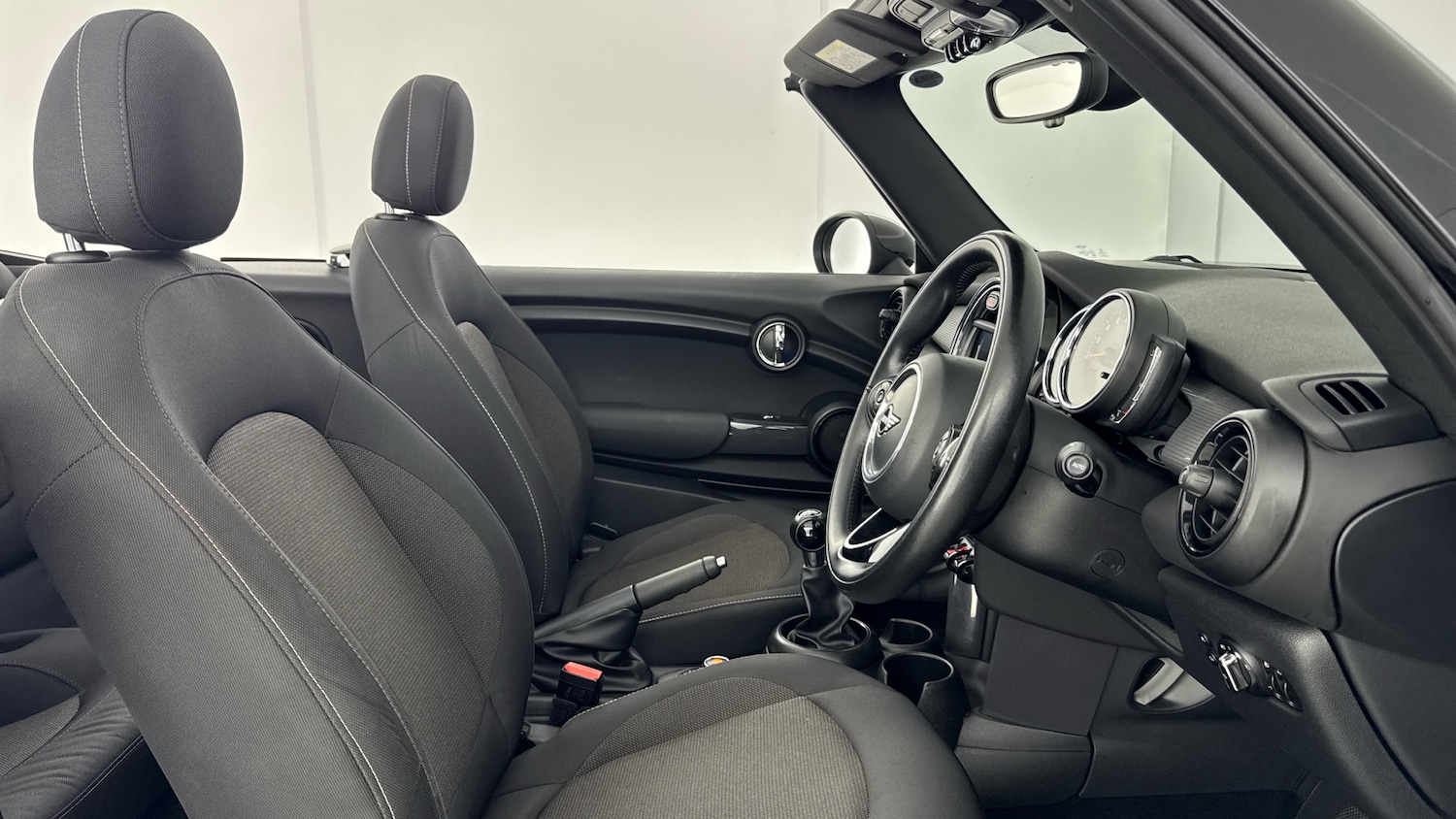 Used MINI Convertible 2018 for sale - 76384890: Photo 11