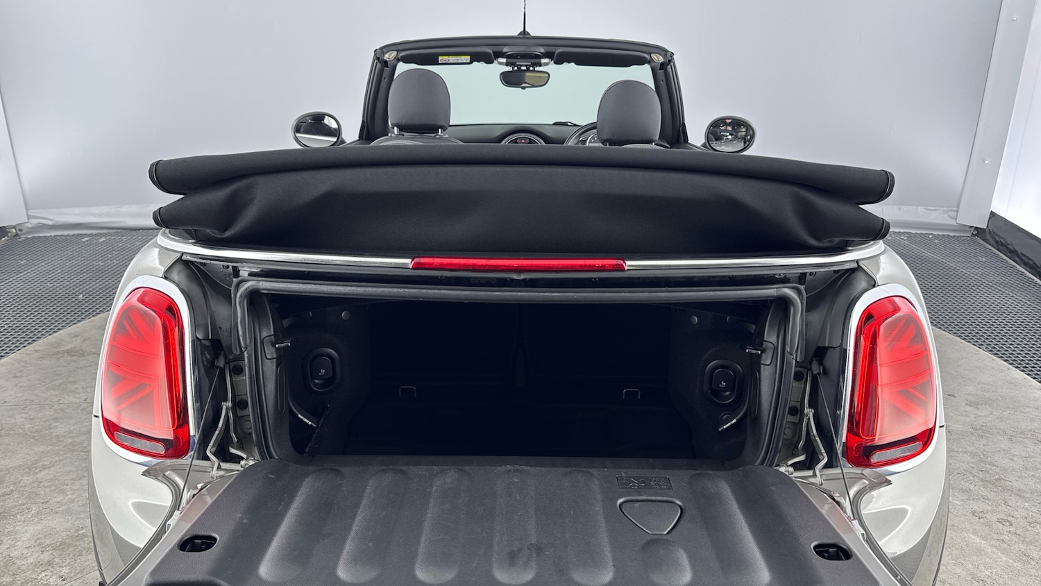 Used MINI Convertible 2018 for sale - 76384890: Photo 13