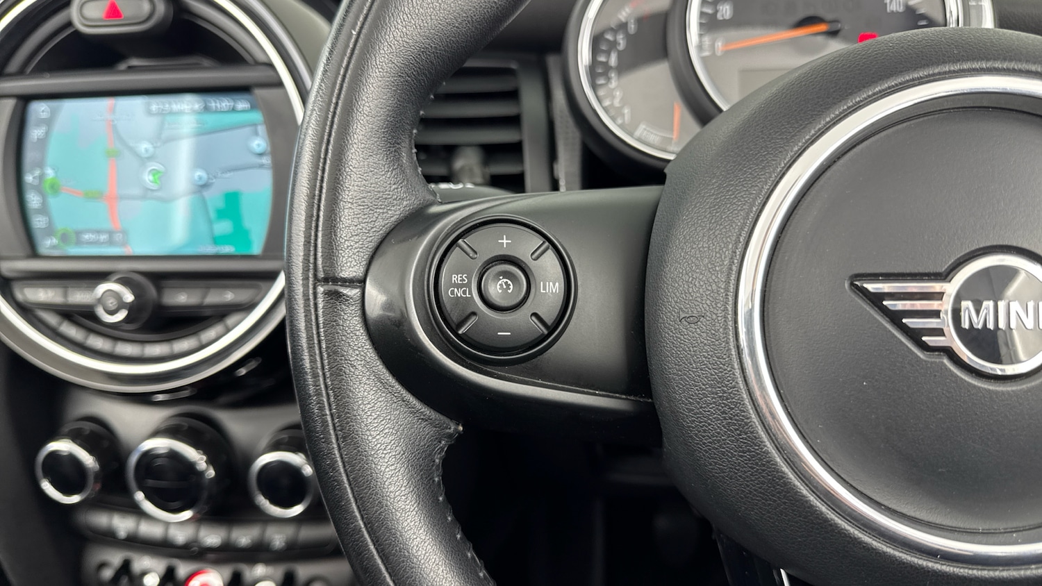 Used MINI Convertible 2018 for sale - 76384890: Photo 17