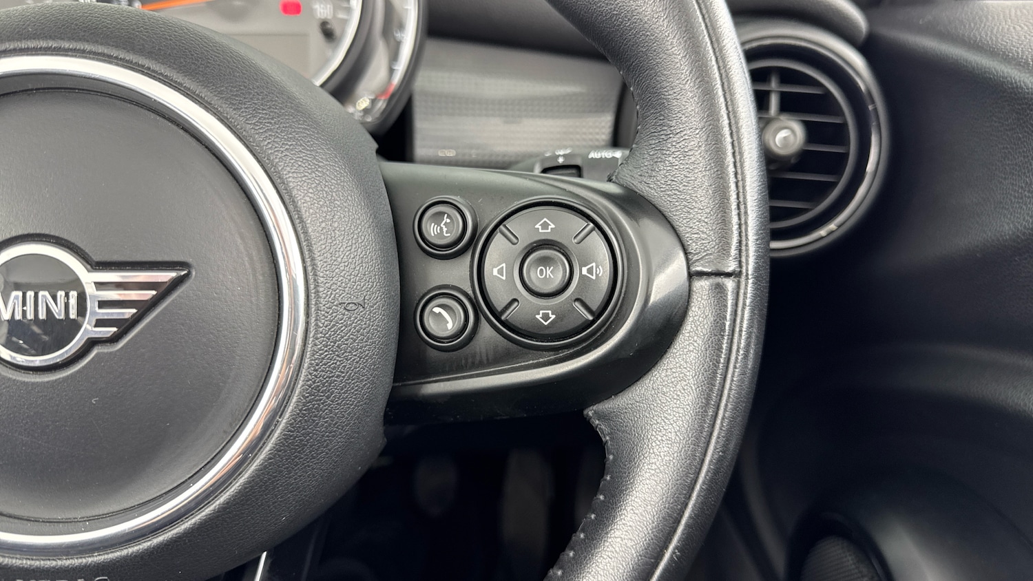 Used MINI Convertible 2018 for sale - 76384890: Photo 18
