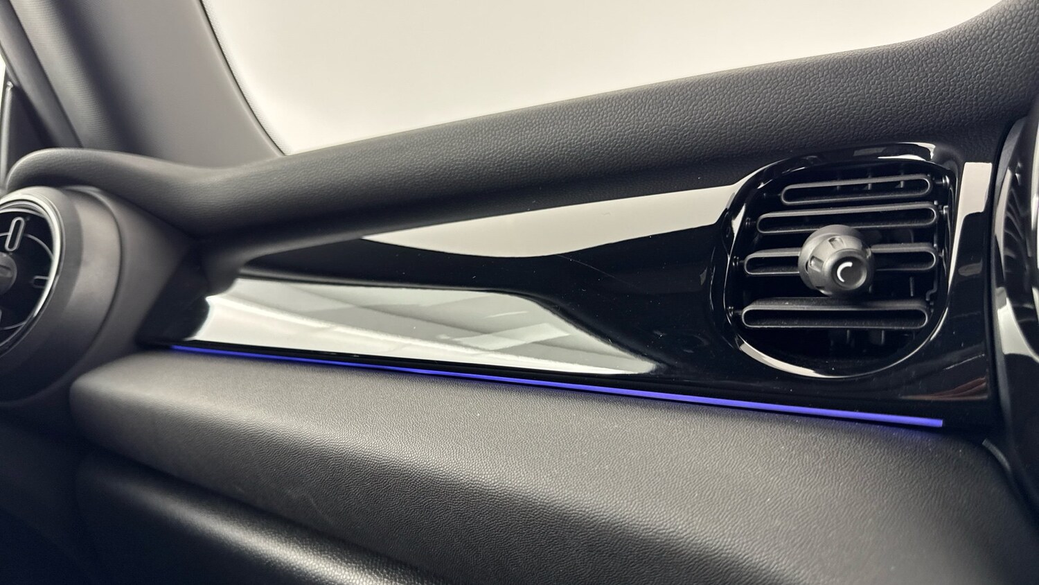 Used MINI Hatch 2022 for sale - 76640776: Photo 32