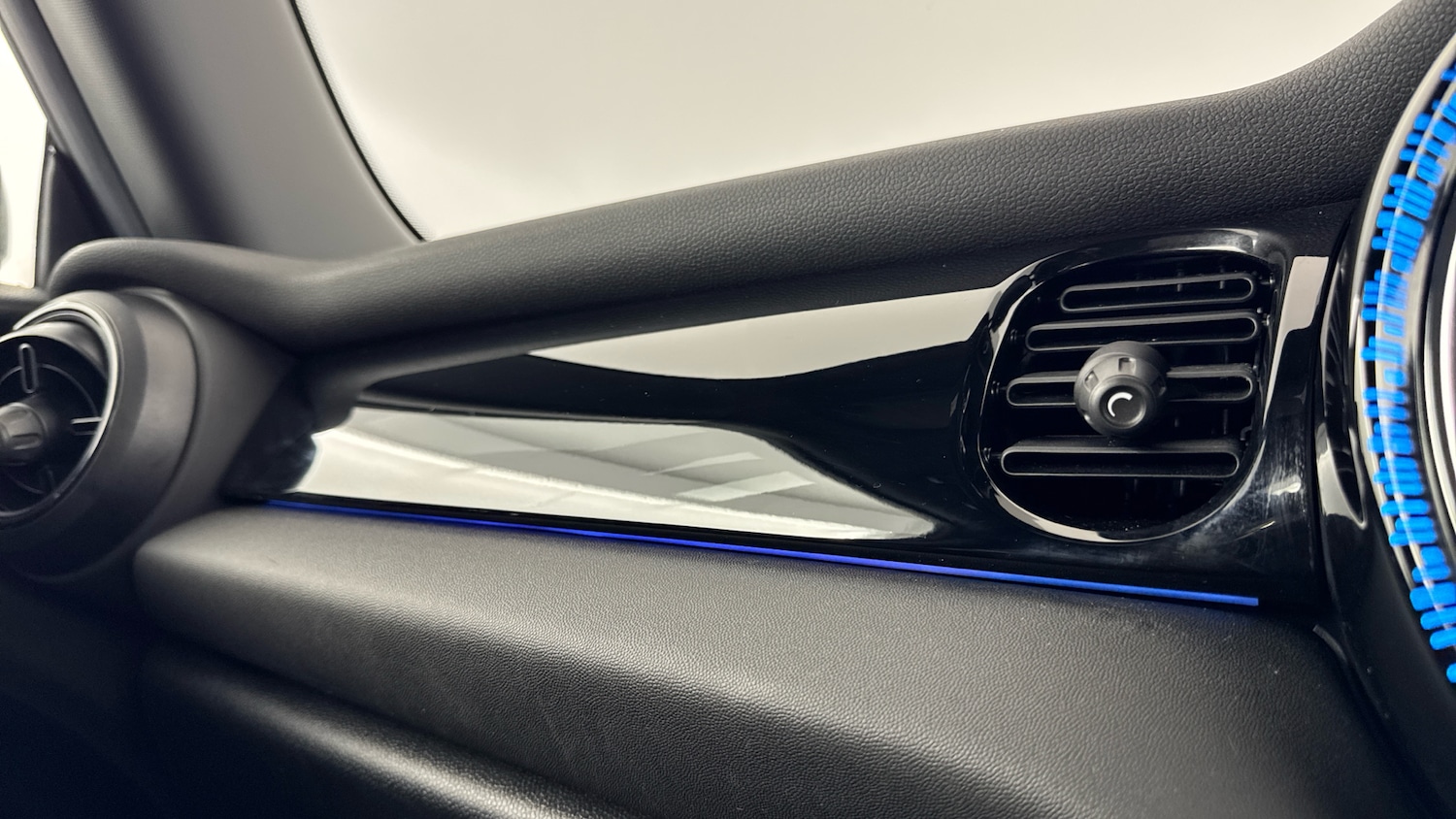 Used MINI Hatch 2022 for sale - 77046529: Photo 32