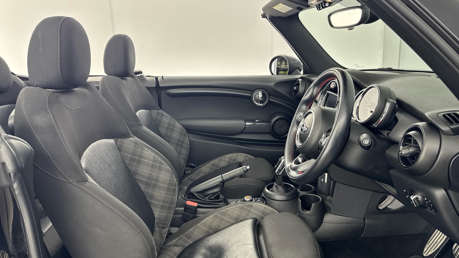 Used MINI Convertible 2018 for sale - 77567609: Photo 11