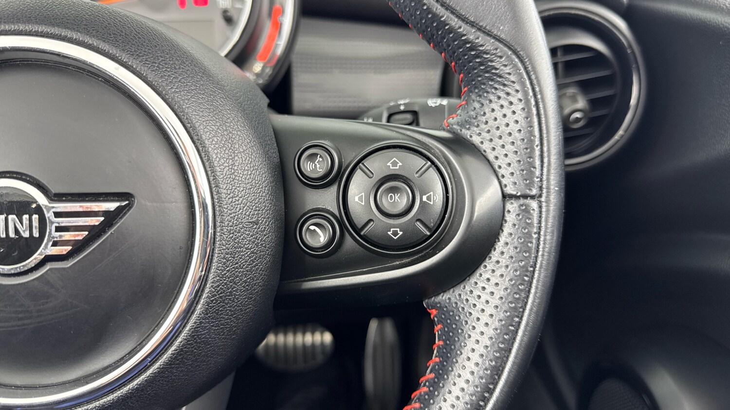 Used MINI Convertible 2018 for sale - 77567609: Photo 18