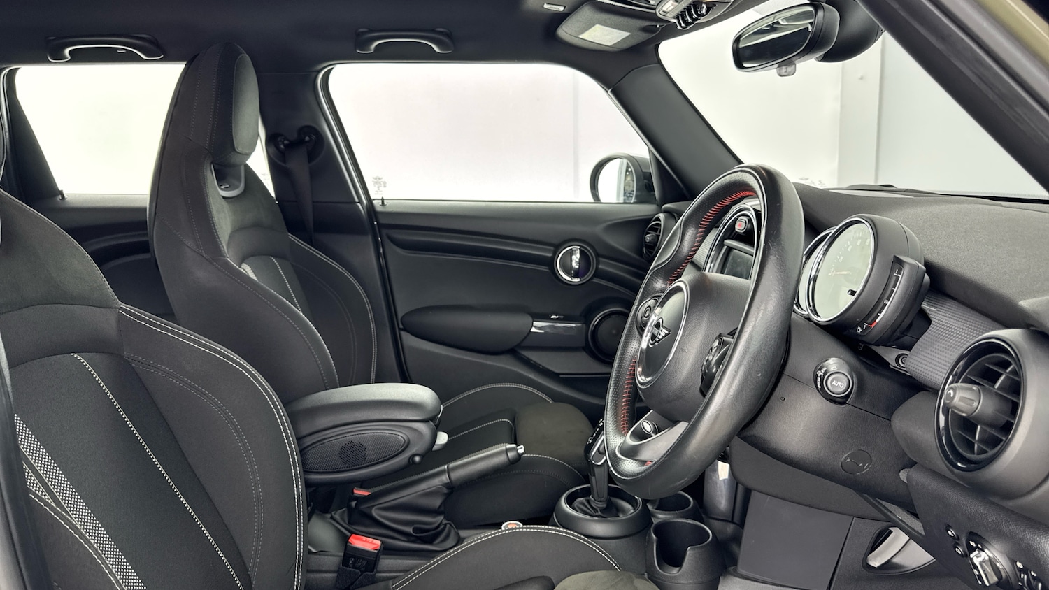 Used MINI Hatch 2019 for sale - 76412340: Photo 11