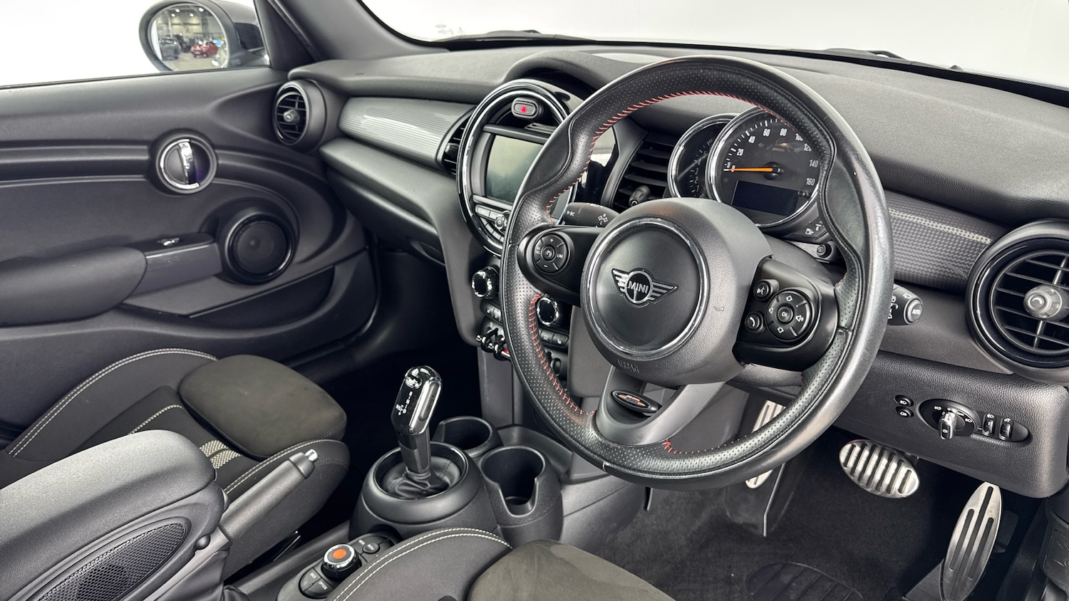 Used MINI Hatch 2019 for sale - 76412340: Photo 6