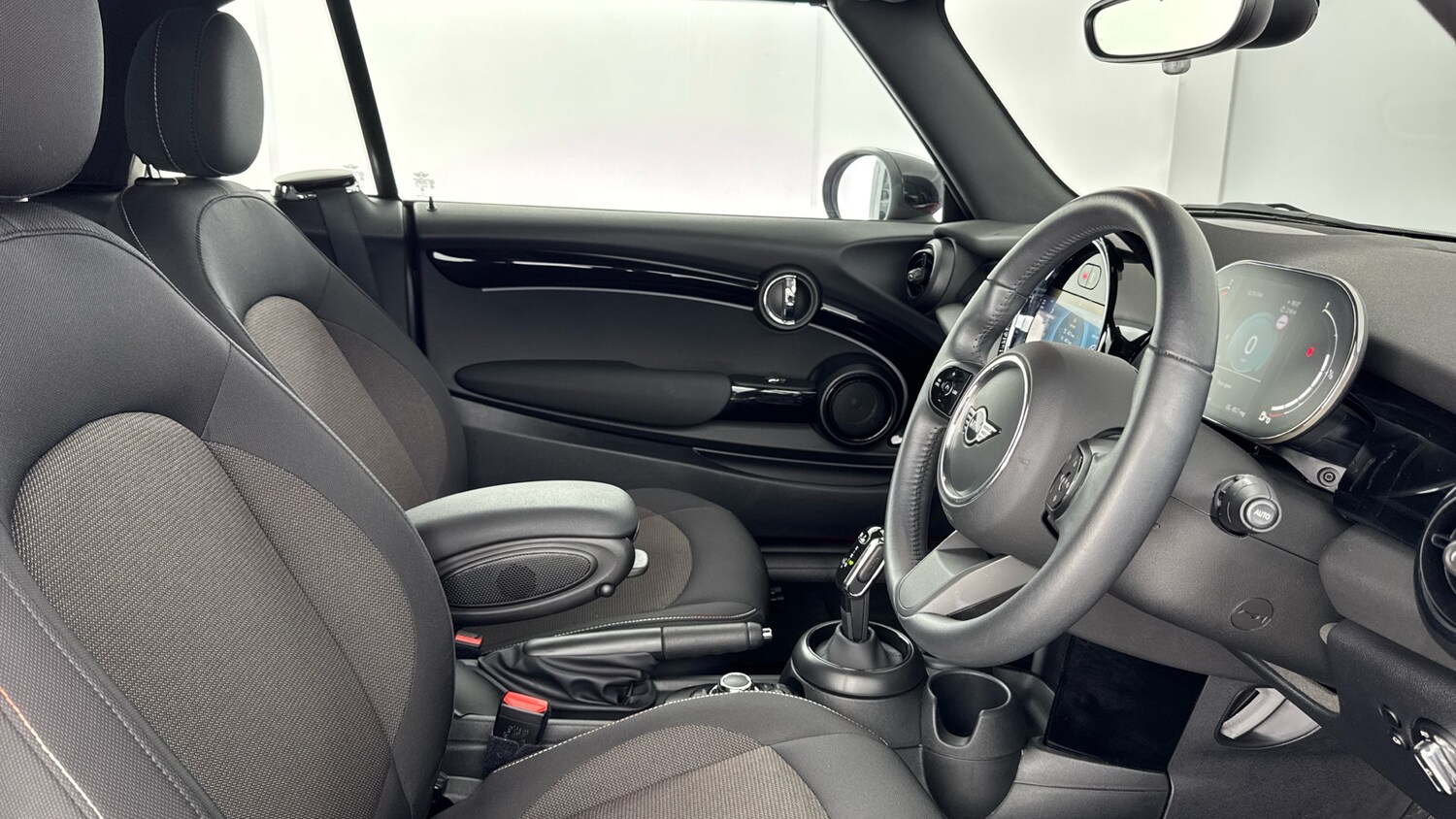 Used MINI Convertible 2023 for sale - 76637569: Photo 11