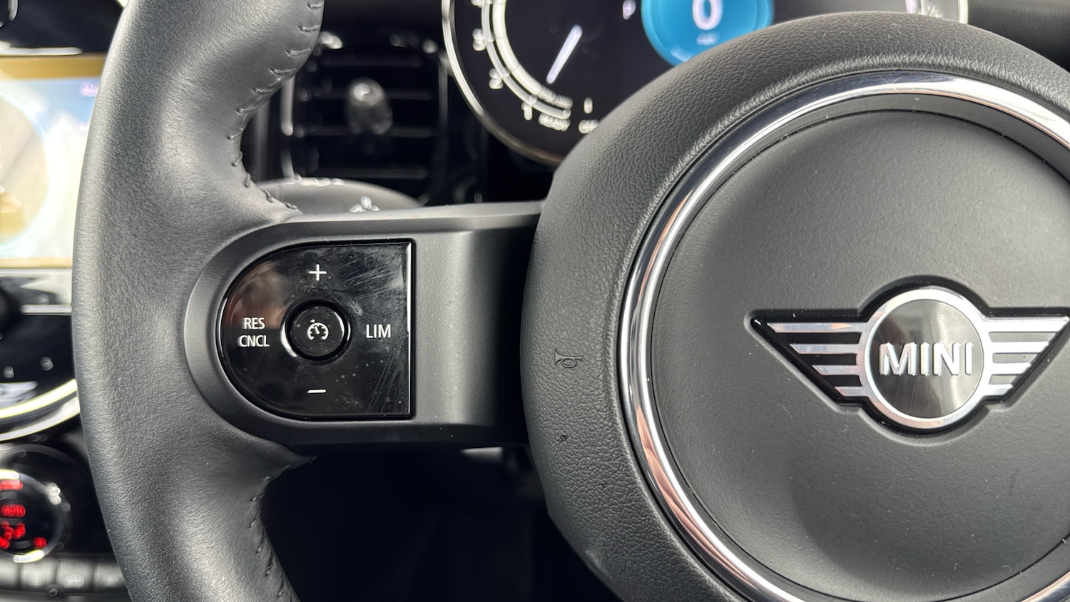 Used MINI Convertible 2023 for sale - 76637569: Photo 17