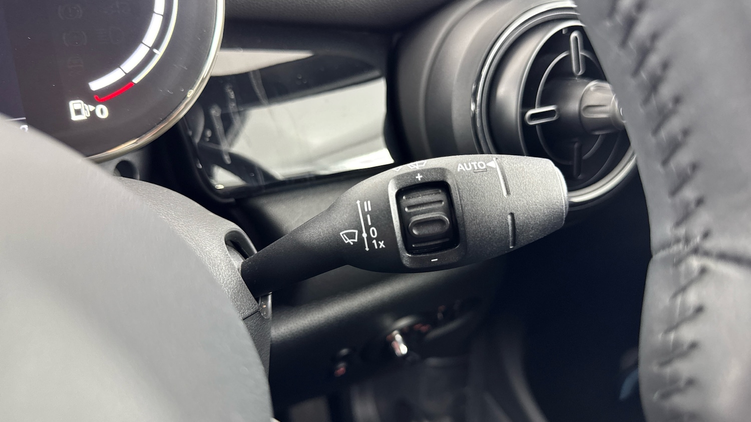 Used MINI Convertible 2023 for sale - 76637569: Photo 29