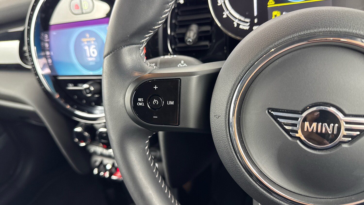 Used MINI Hatch 2023 for sale - 77902310: Photo 17