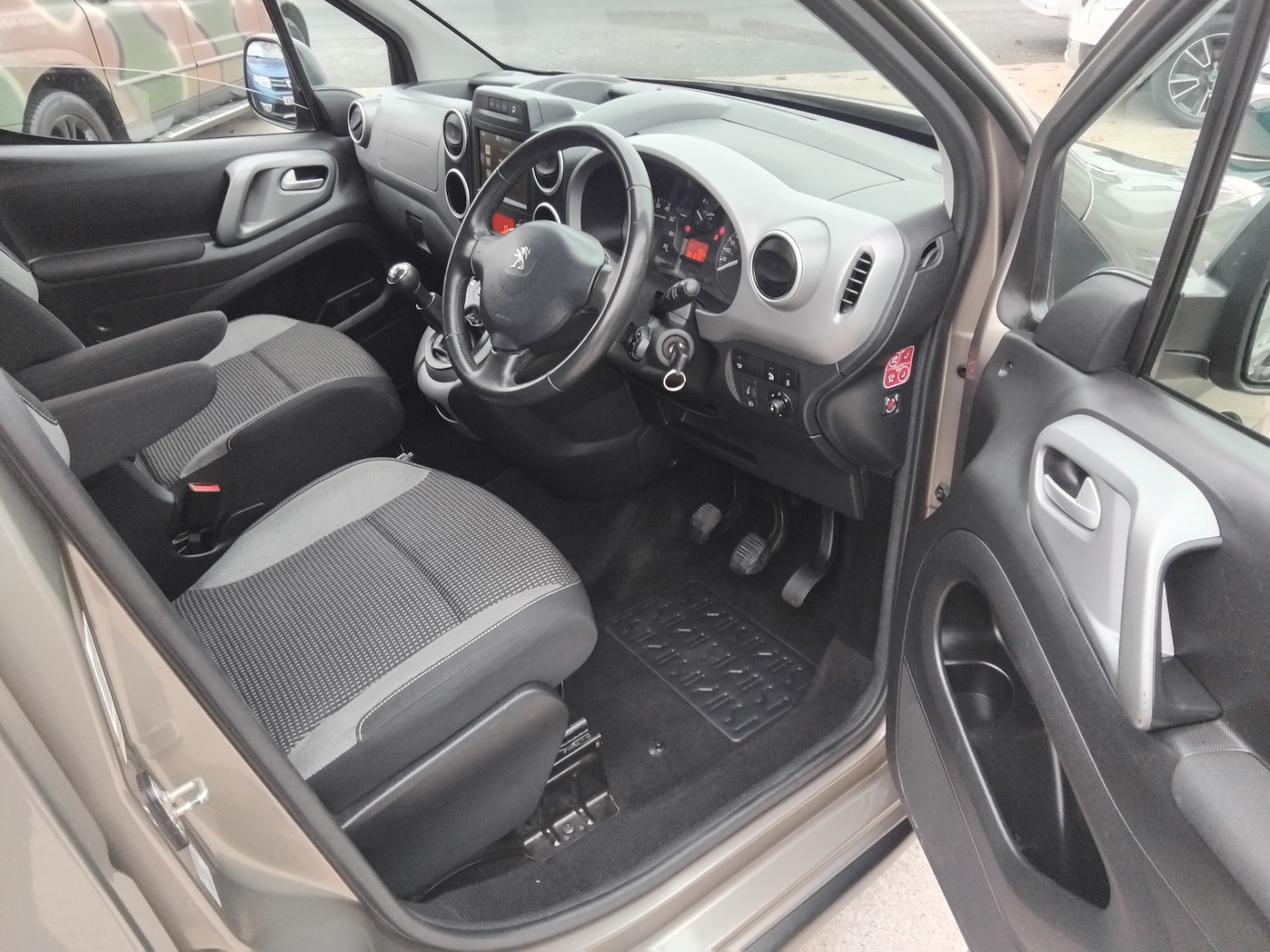 Used Peugeot Partner Tepee 2017 for sale - 76375080: Photo 16