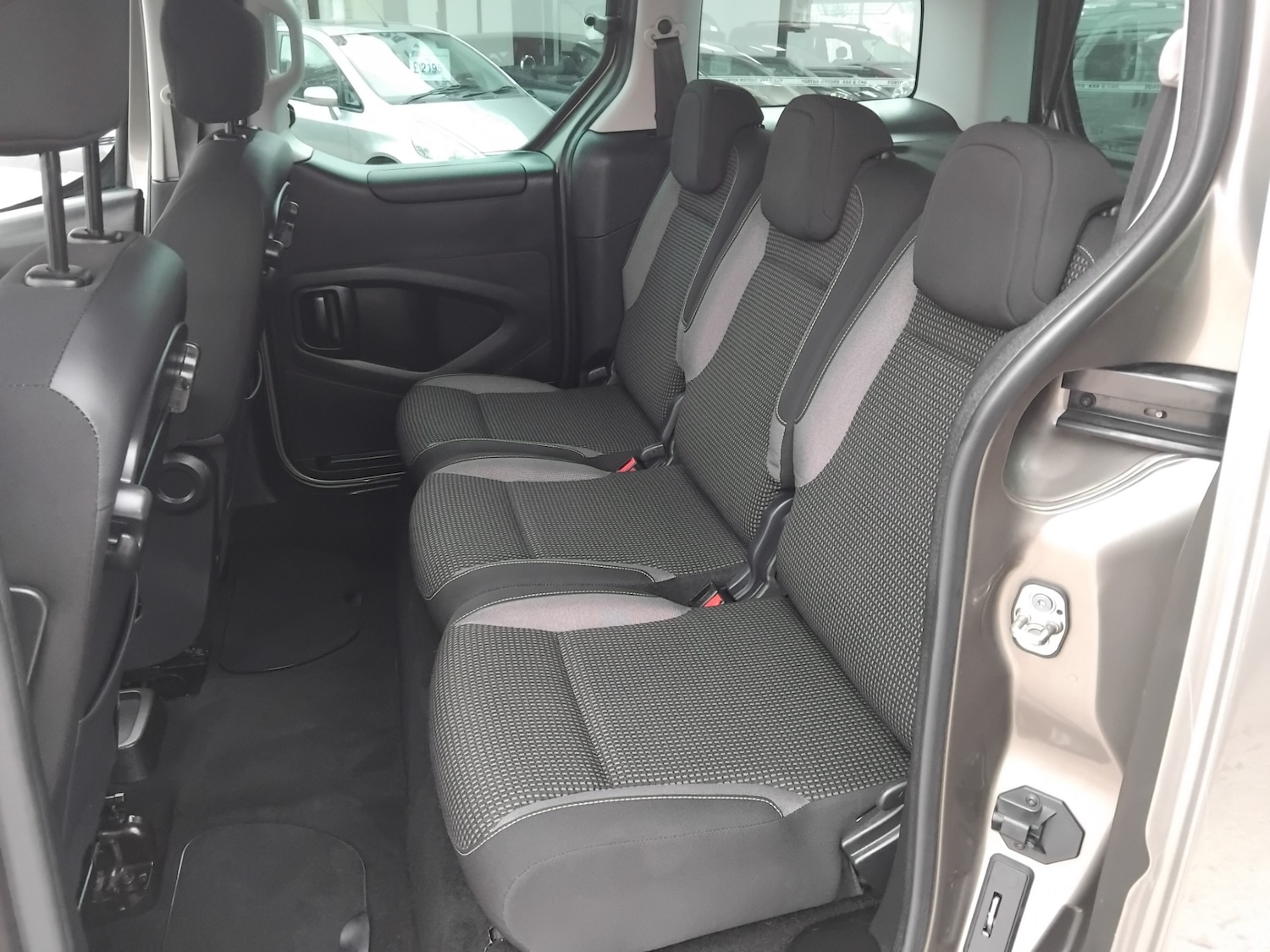 Used Peugeot Partner Tepee 2017 for sale - 76375080: Photo 24